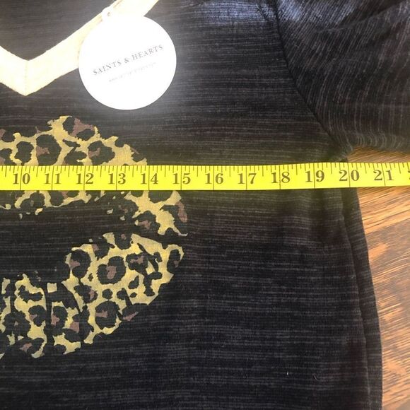 NEW Saints & Hearts Black T Shirt With Graphic Lips in Cheetah Print NWT - Picture 8 of 11